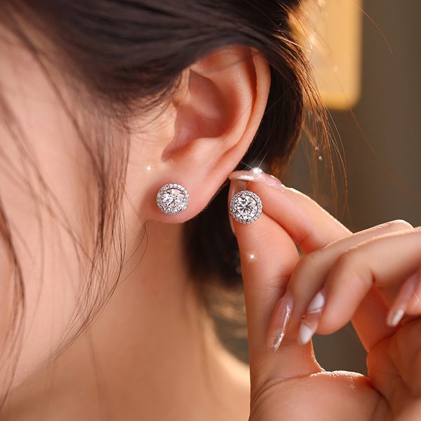 Moissanite round-set stud earrings made of S925 silver - Image 8