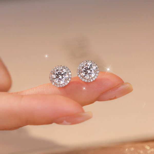 Moissanite round-set stud earrings made of S925 silver - Image 7